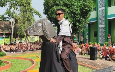 Tampilkan Kisah Khilafah Islam, Penampilan Siswa XII Multimedia MAN 2 Labura Pukau Penonton
